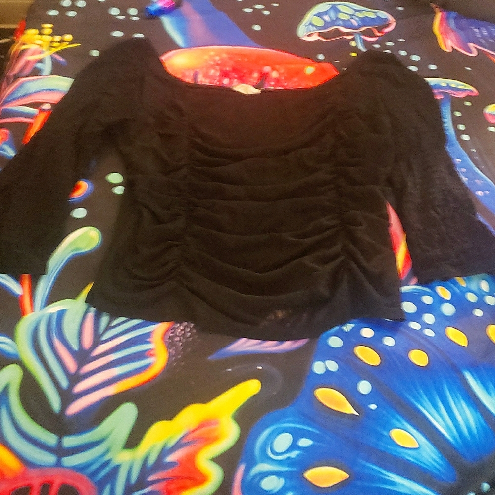 Black ember half sleeved top extra large